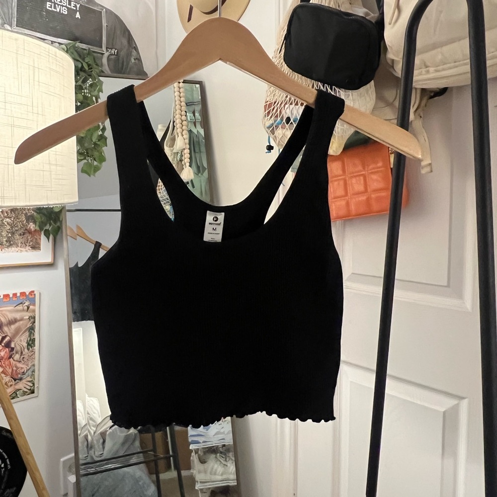 black workout tank